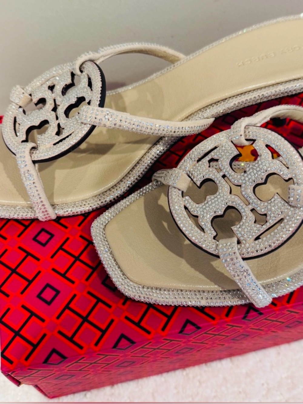 NEW!!! BEAUTIFUL Tory Burch Crystal-Embellished Beige Slide Sandals - Picture 3 of 6